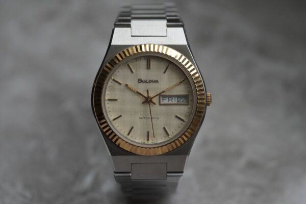 Bulova Oysterquartz 4433906