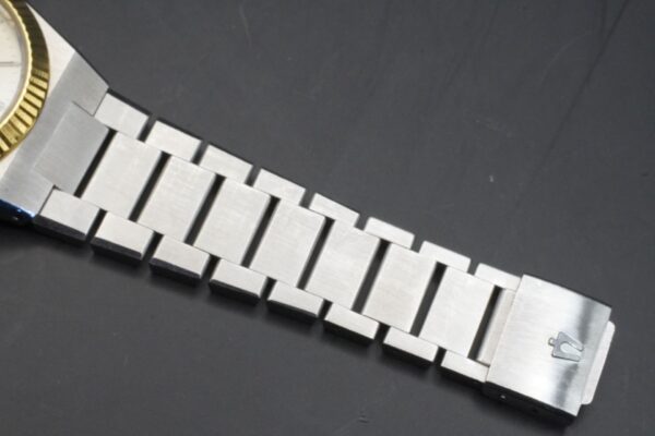 Bulova Oysterquartz 4433906 – Image 7