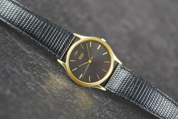 Seiko Quartz 2K01-0010 R0