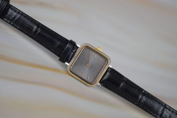 Universal Genève Quartz 643717