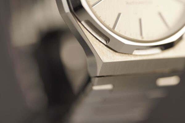 Bulova "Overseas" 12092 – Image 10