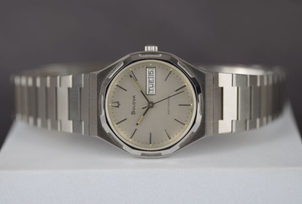 Bulova "Overseas" 12092 – Image 11