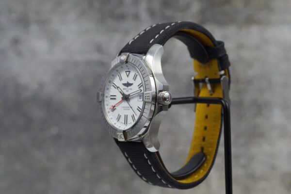 Breitling Avenger GMT A32397 – Image 2